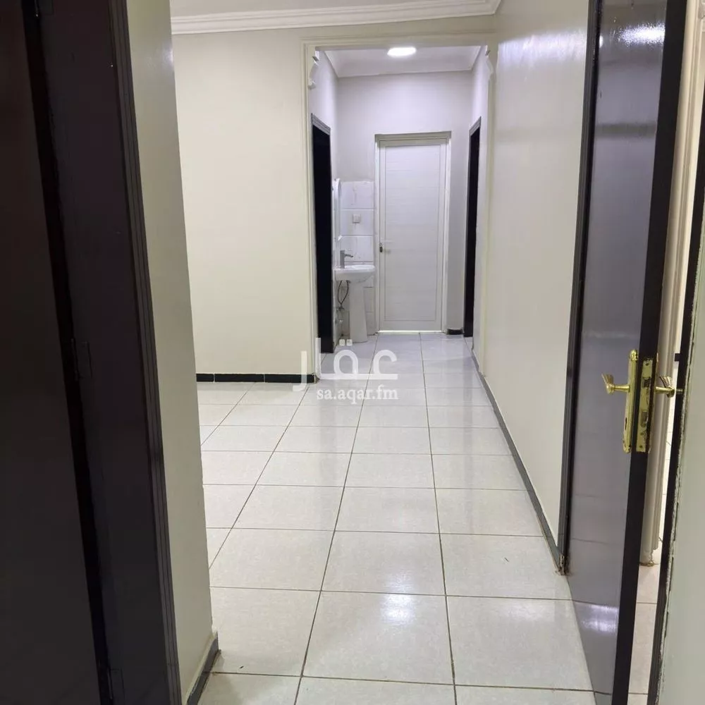 3 bedroom floor in Al Janadriyah 1