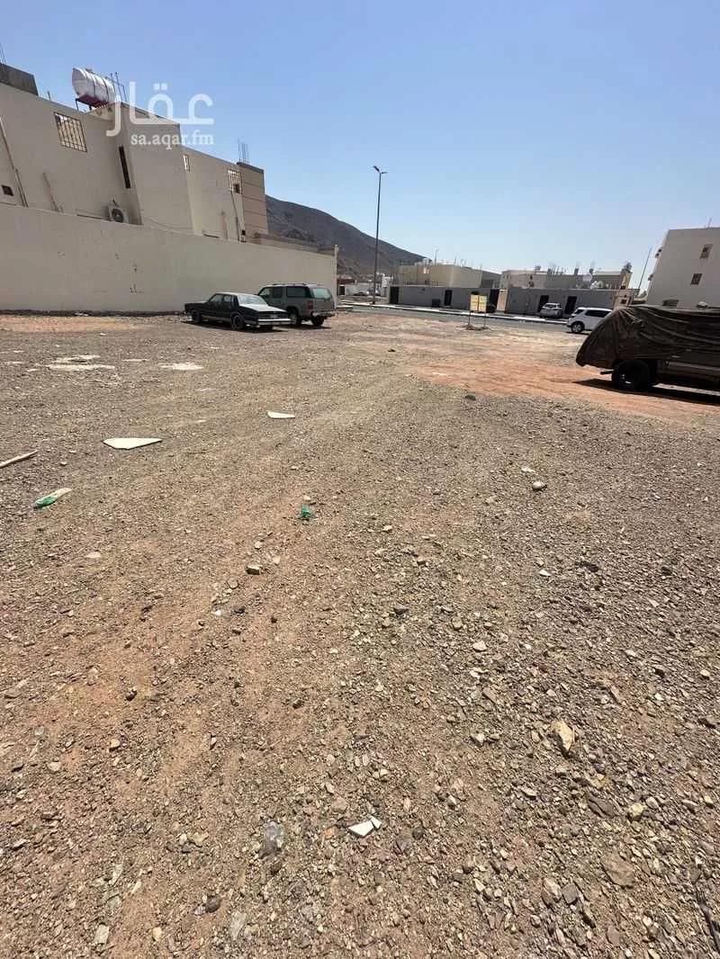 أرض 645 م² في السكة الحديدية 3