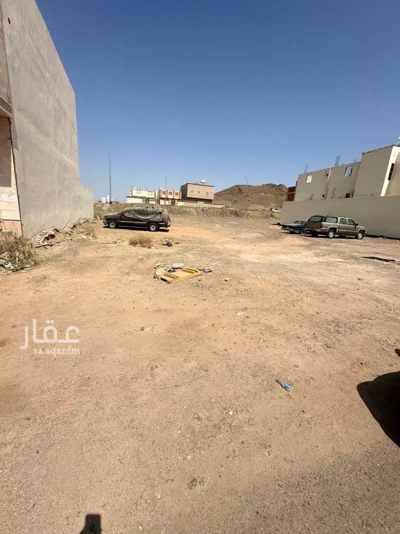 أرض 645 م² في السكة الحديدية 2