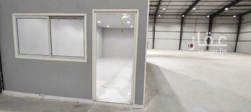 مستودع 2003 م² في الرياض 2