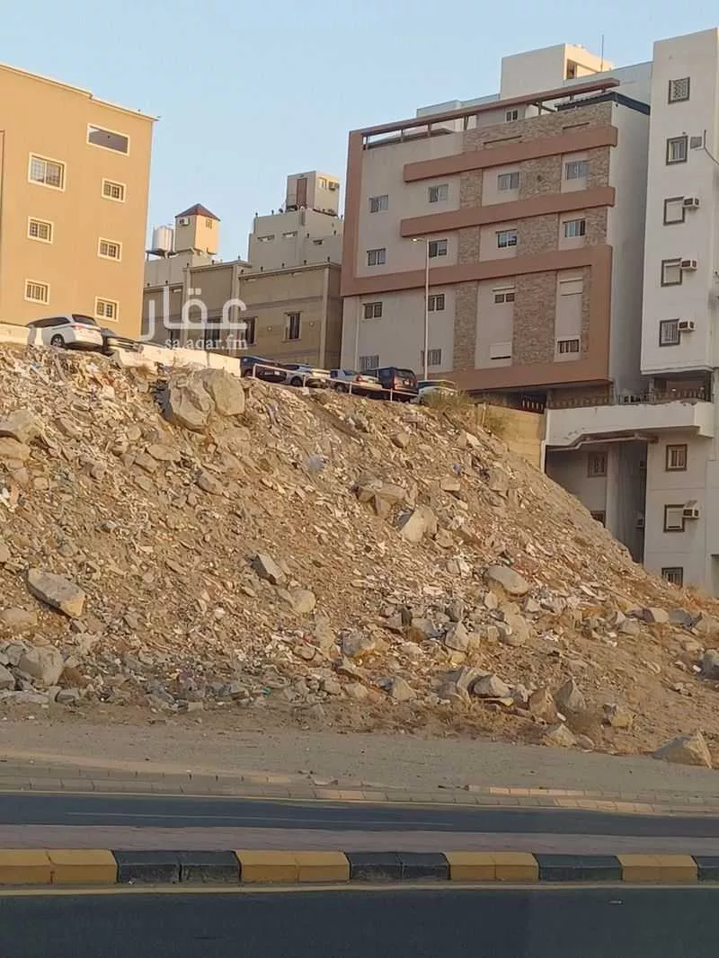 أرض 702 م² في السلامة 2