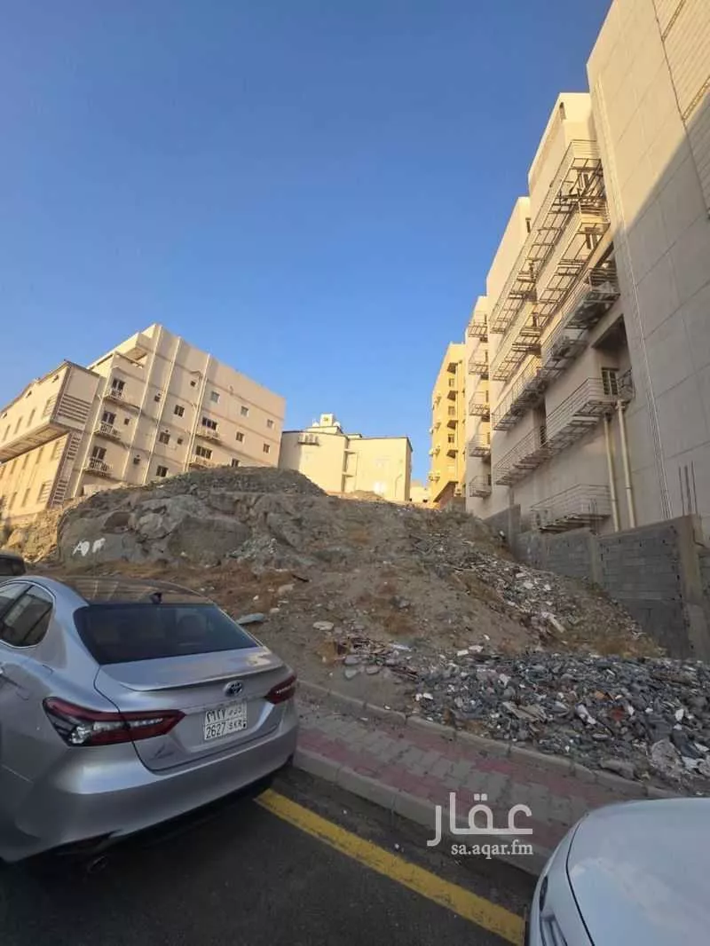 أرض 998 م² في البحيرات