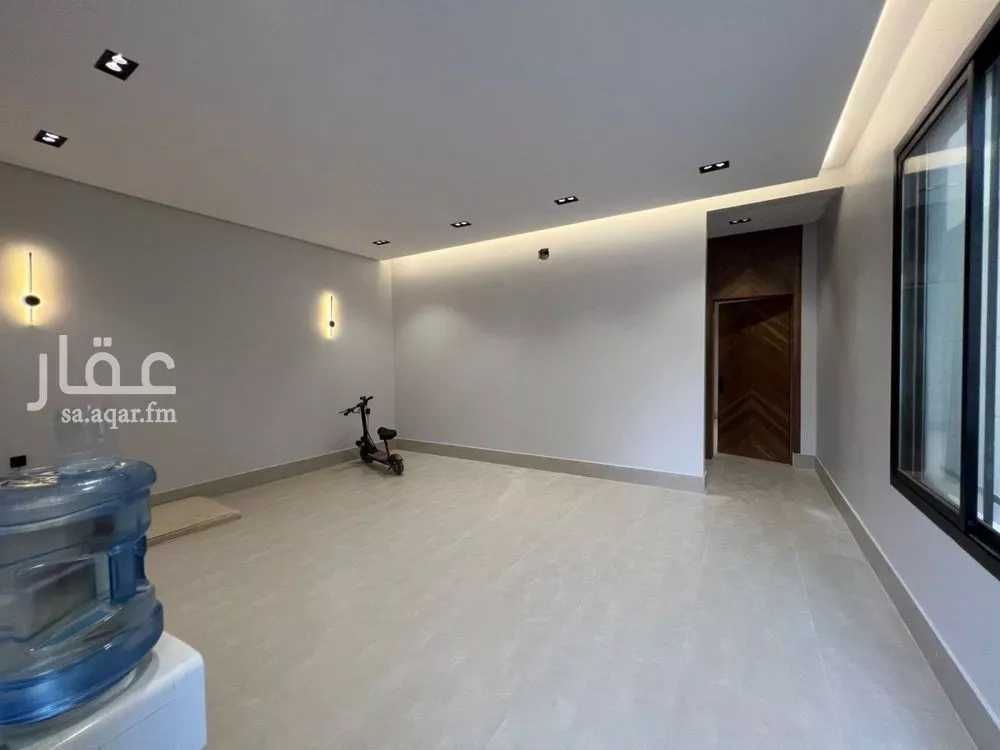 5 bedroom floor in Tuwaiq 2