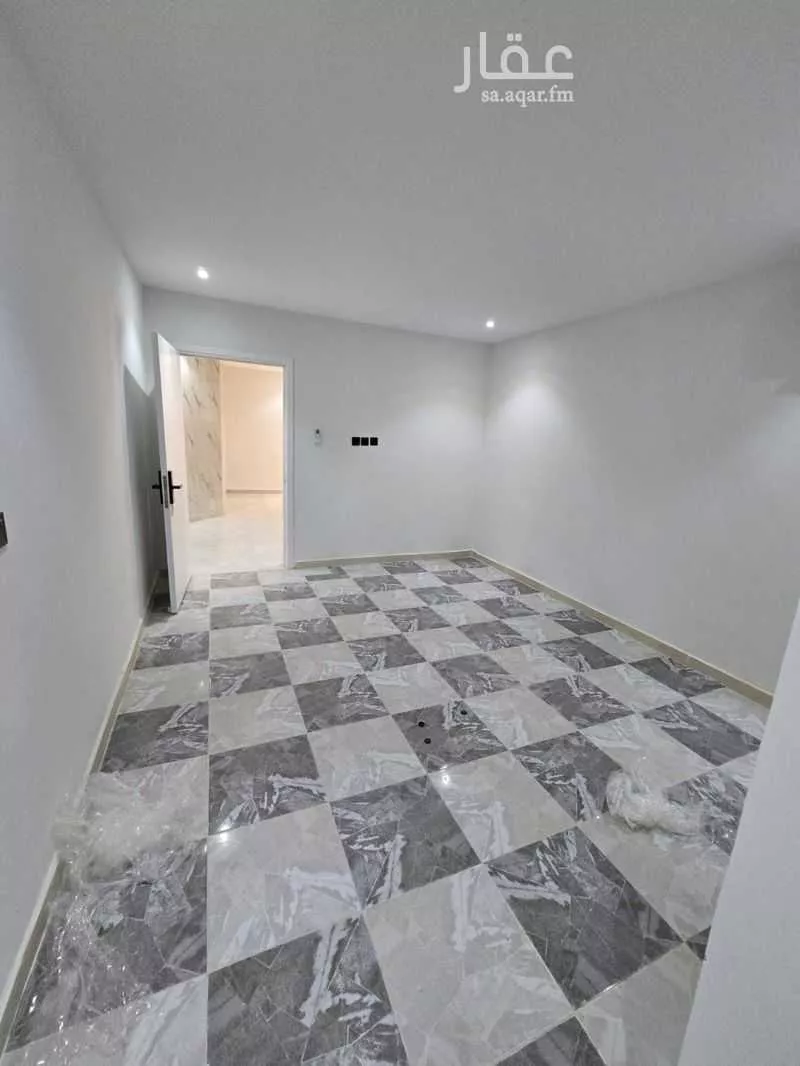 شقة 2 غرف في الملقا 4