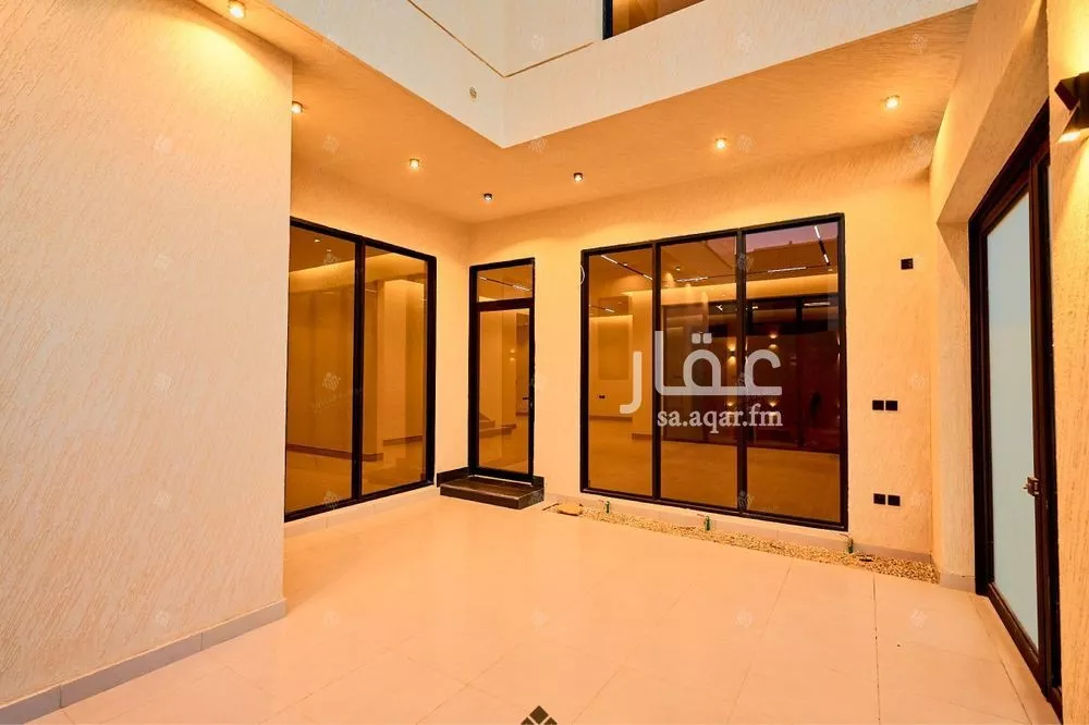 5 bedroom villa in Al Mahdiyyah 4