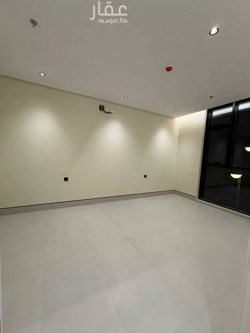 3 bedroom apartment in King Fahd, Riyadh 4