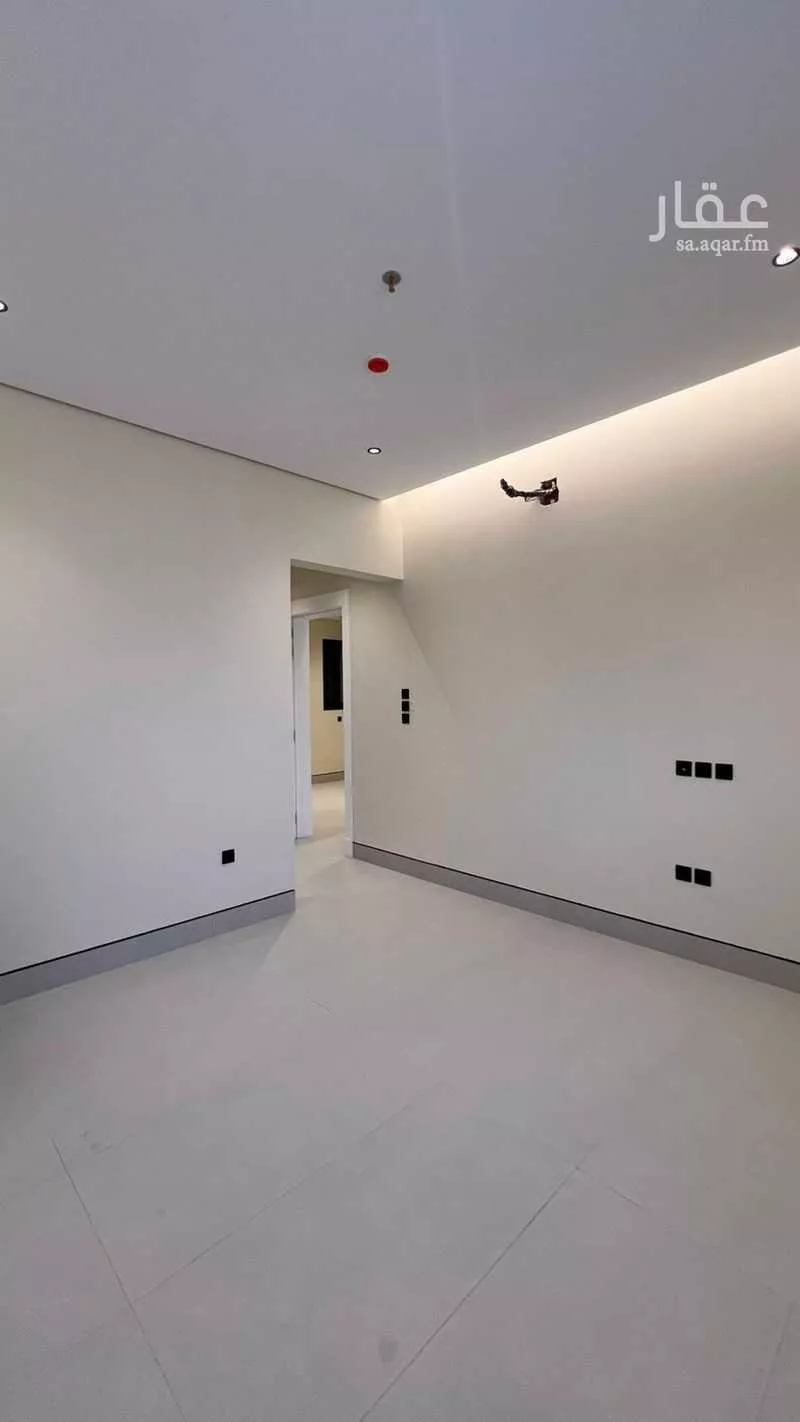 3 bedroom apartment in King Fahd, Riyadh 4