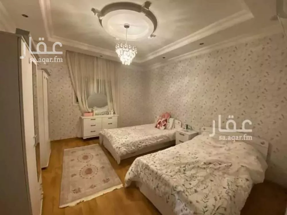 فيلا 6 غرف في عرقة 4