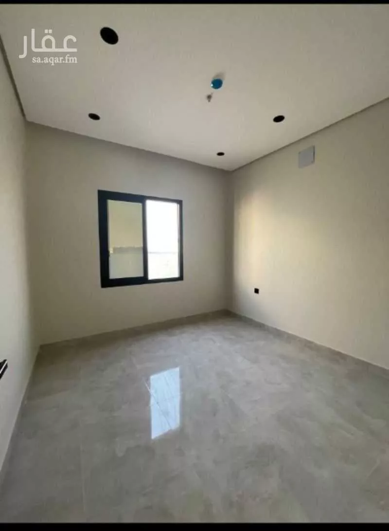 شقة 4 غرف في الحمرا 2