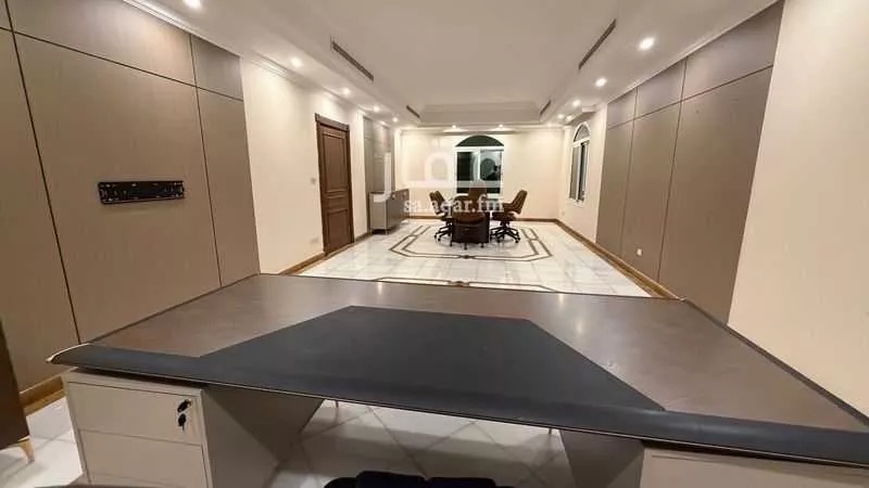 مكتب 182 م² في الحمراء 5