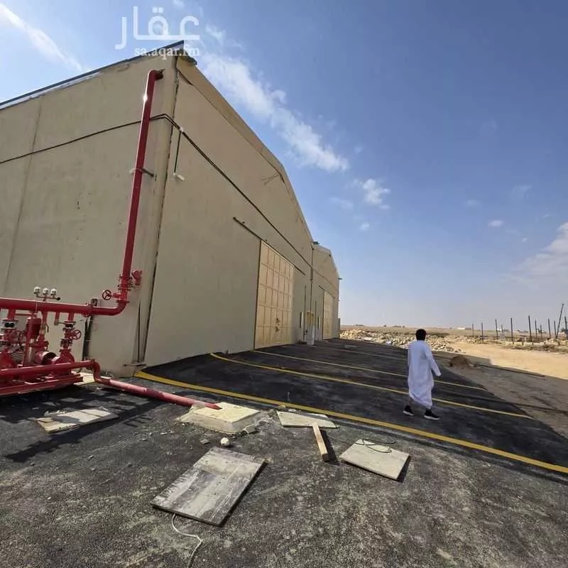 مستودع 800 م² في الغنامية 2