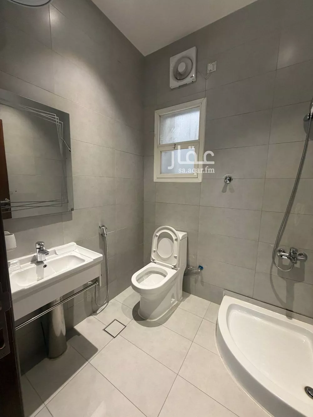 شقة 3 غرف في الملقا 3