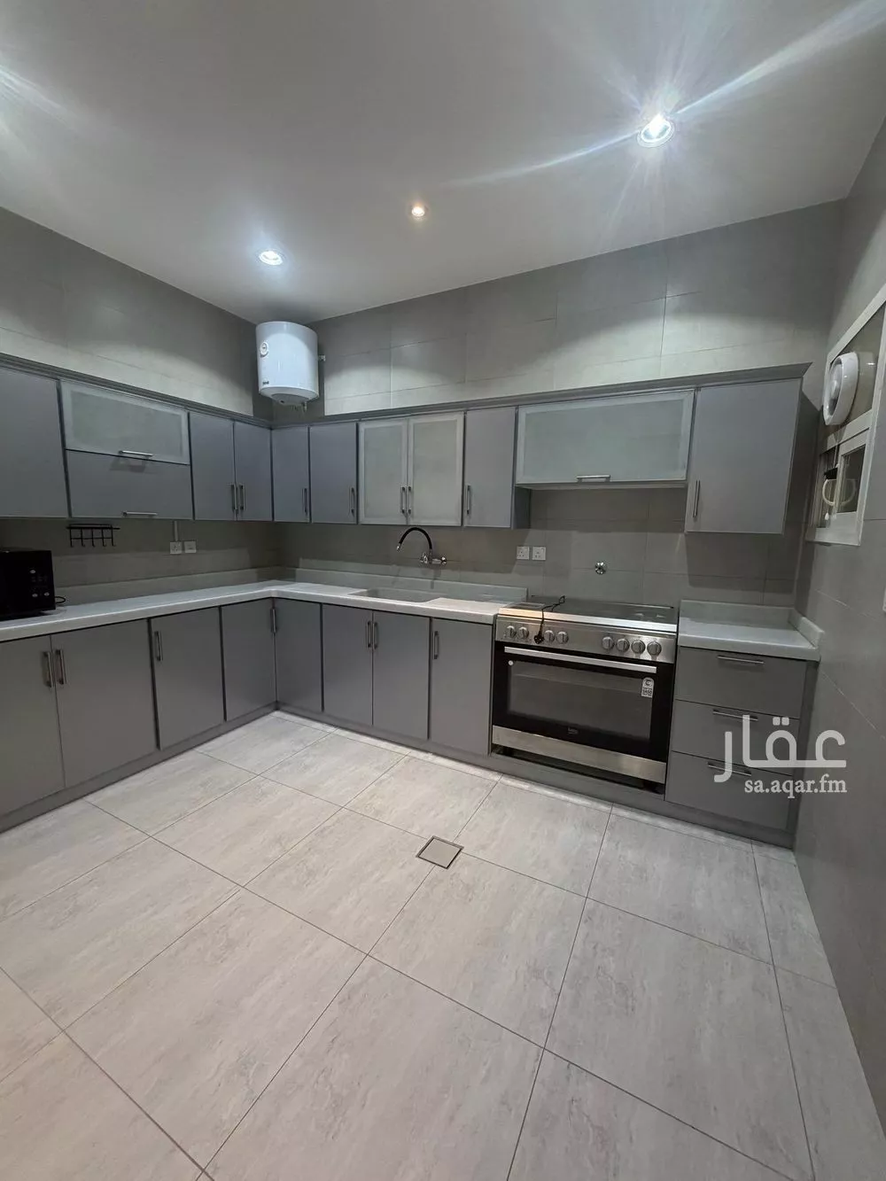 شقة 3 غرف في الملقا 2