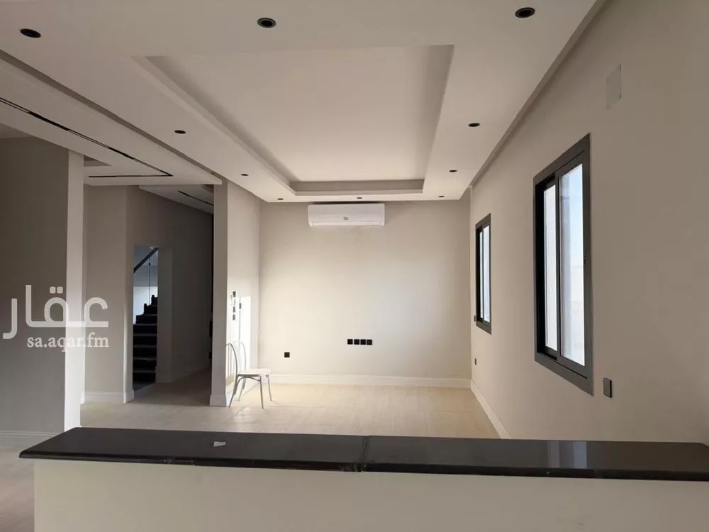 فيلا 4 غرف في العارض 4