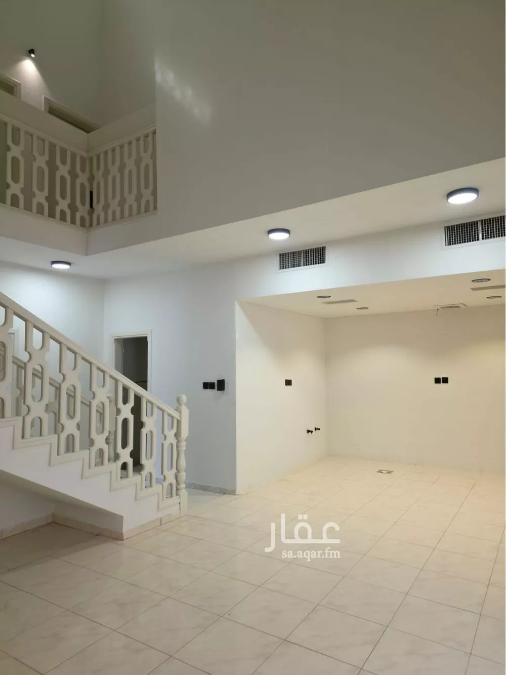 فيلا 7 غرف في جرير 2