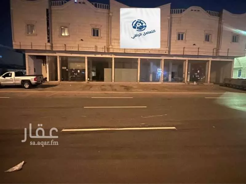 محل 1600 م² في المونسية