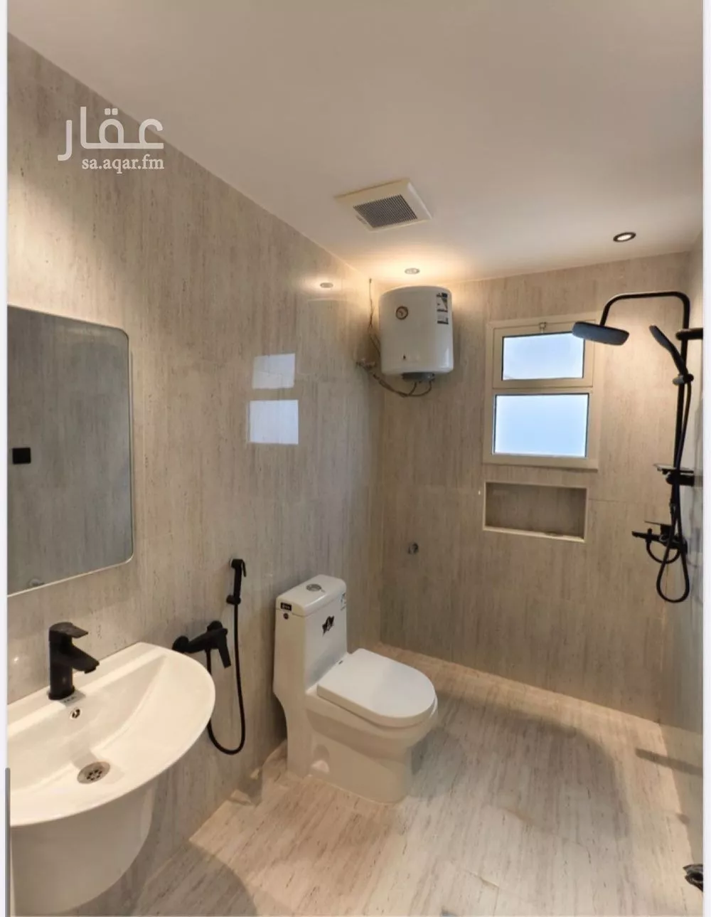 شقة 1 غرف في الملقا 5