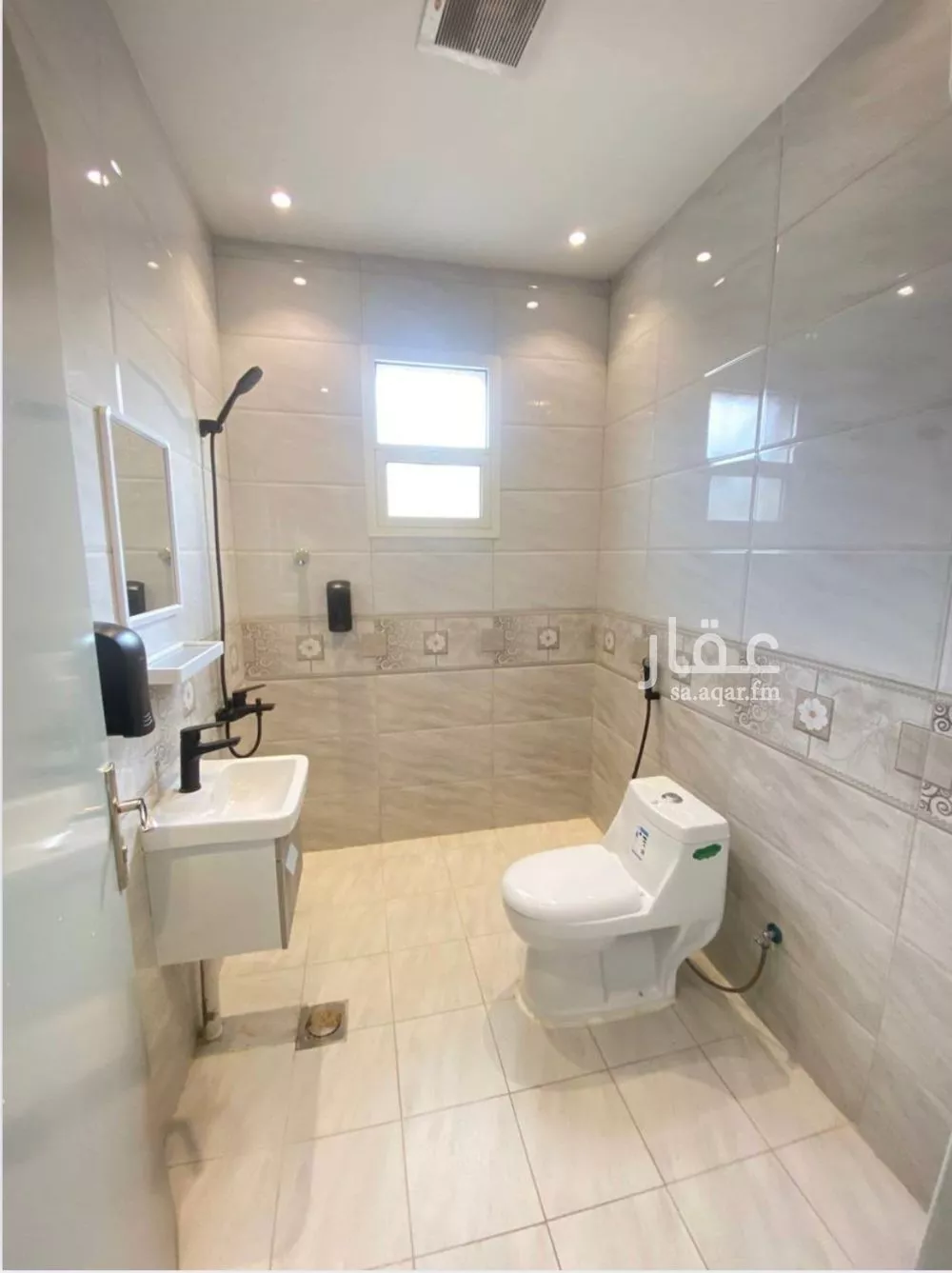 شقة 1 غرف في العقيق 4