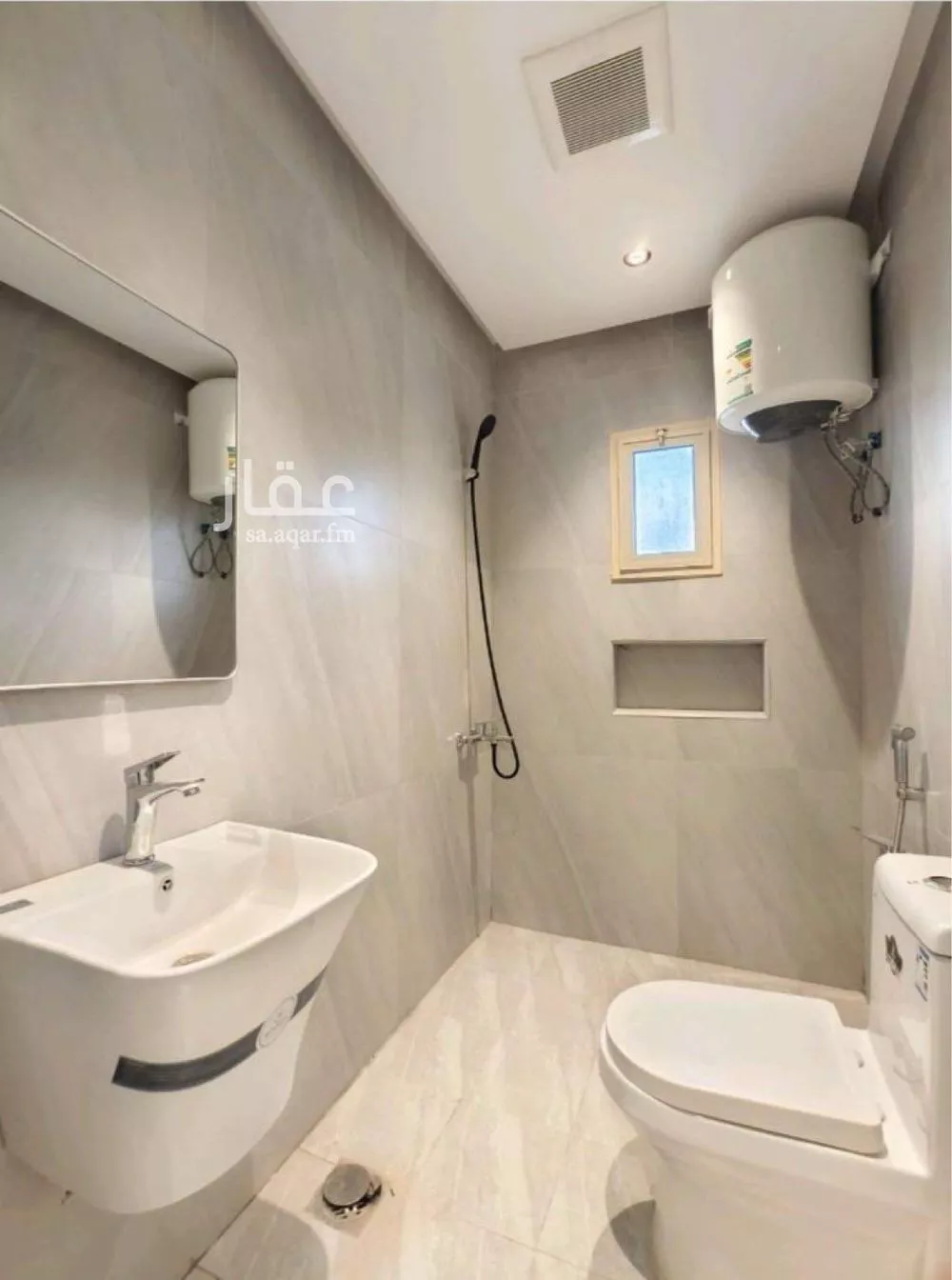 شقة 1 غرف في الملقا 5