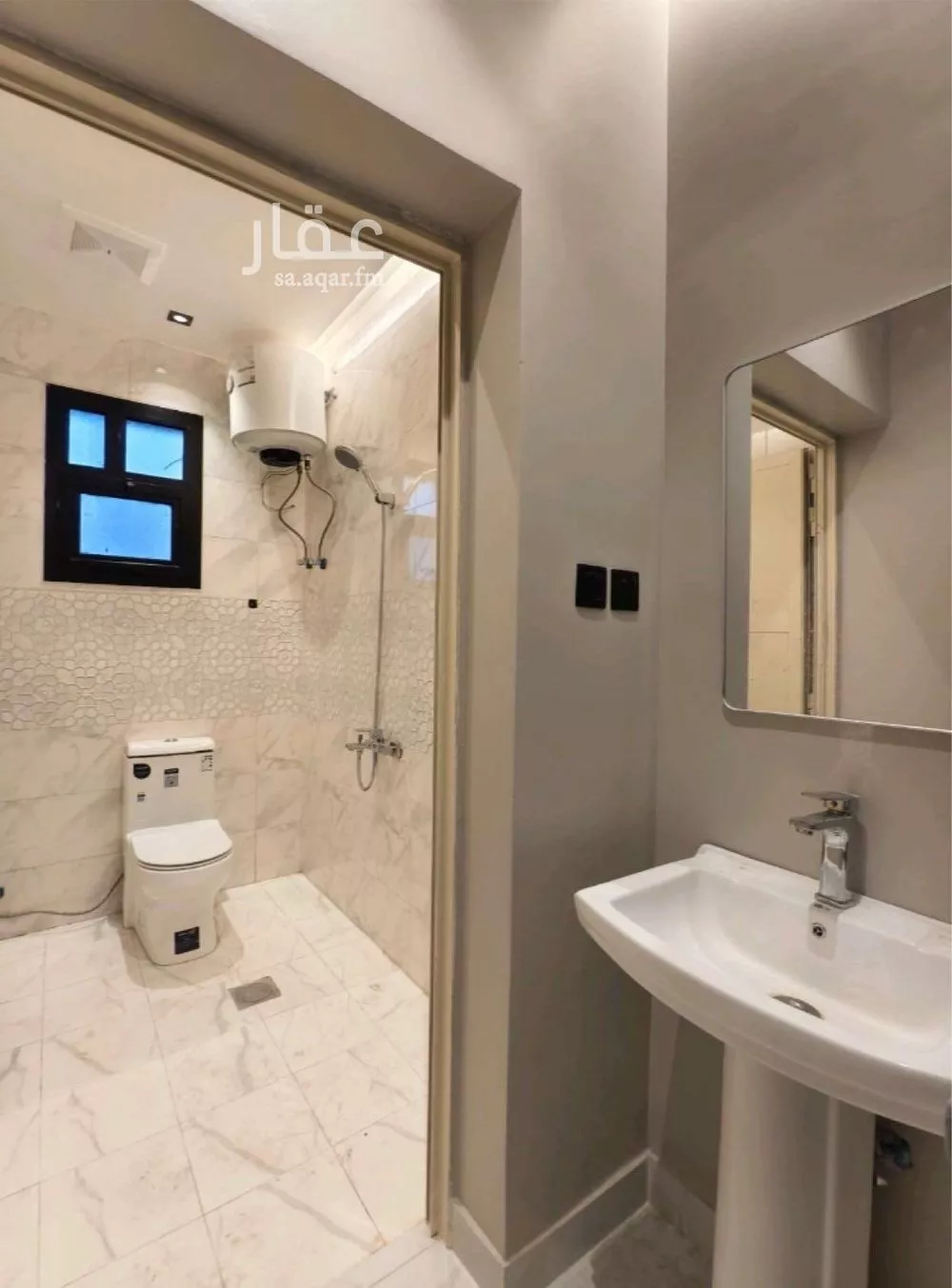 شقة 1 غرف في الملقا 5