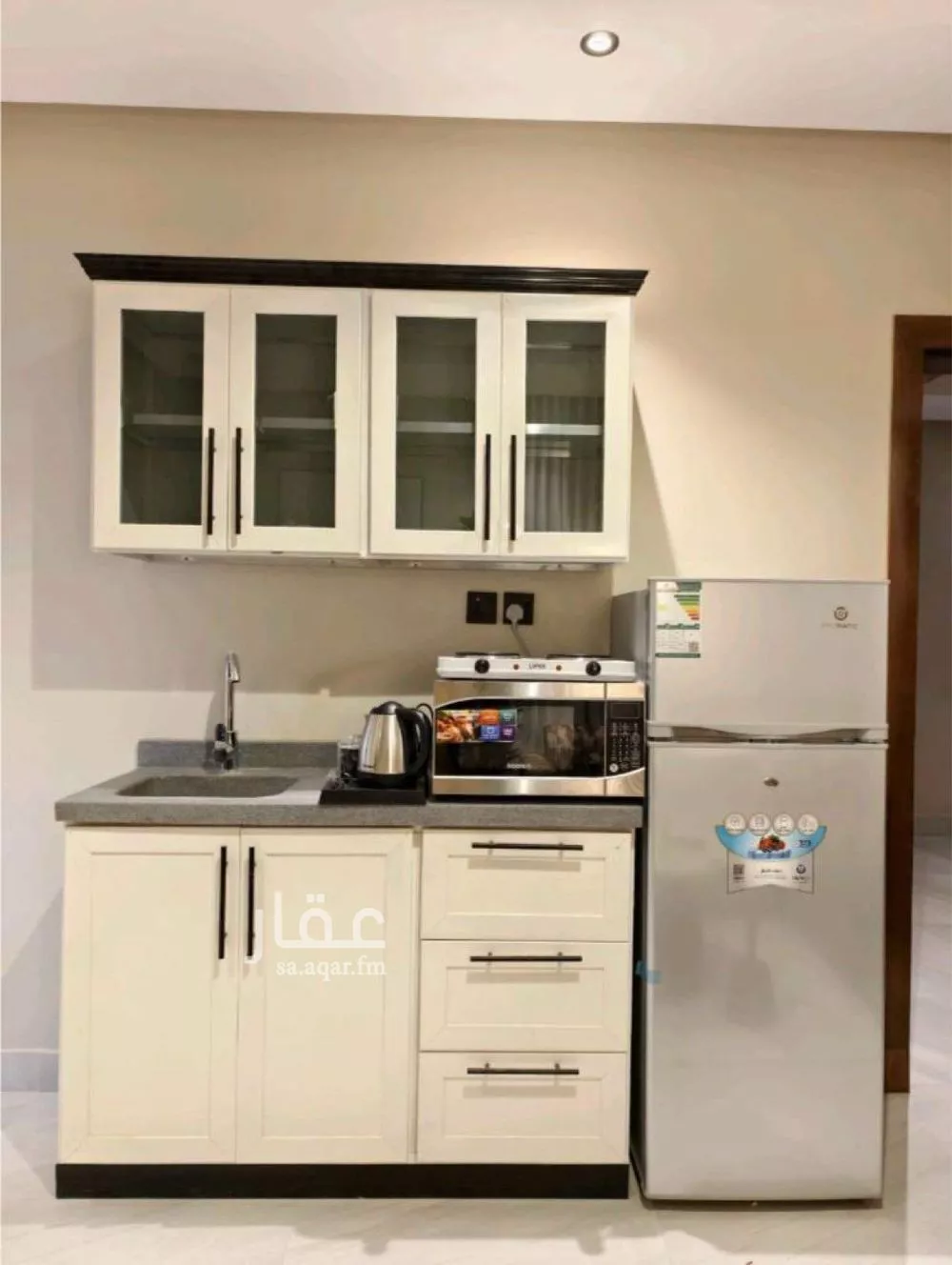 شقة 1 غرف في الملقا 4