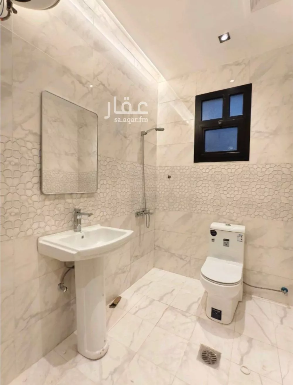 شقة 1 غرف في الملقا 4