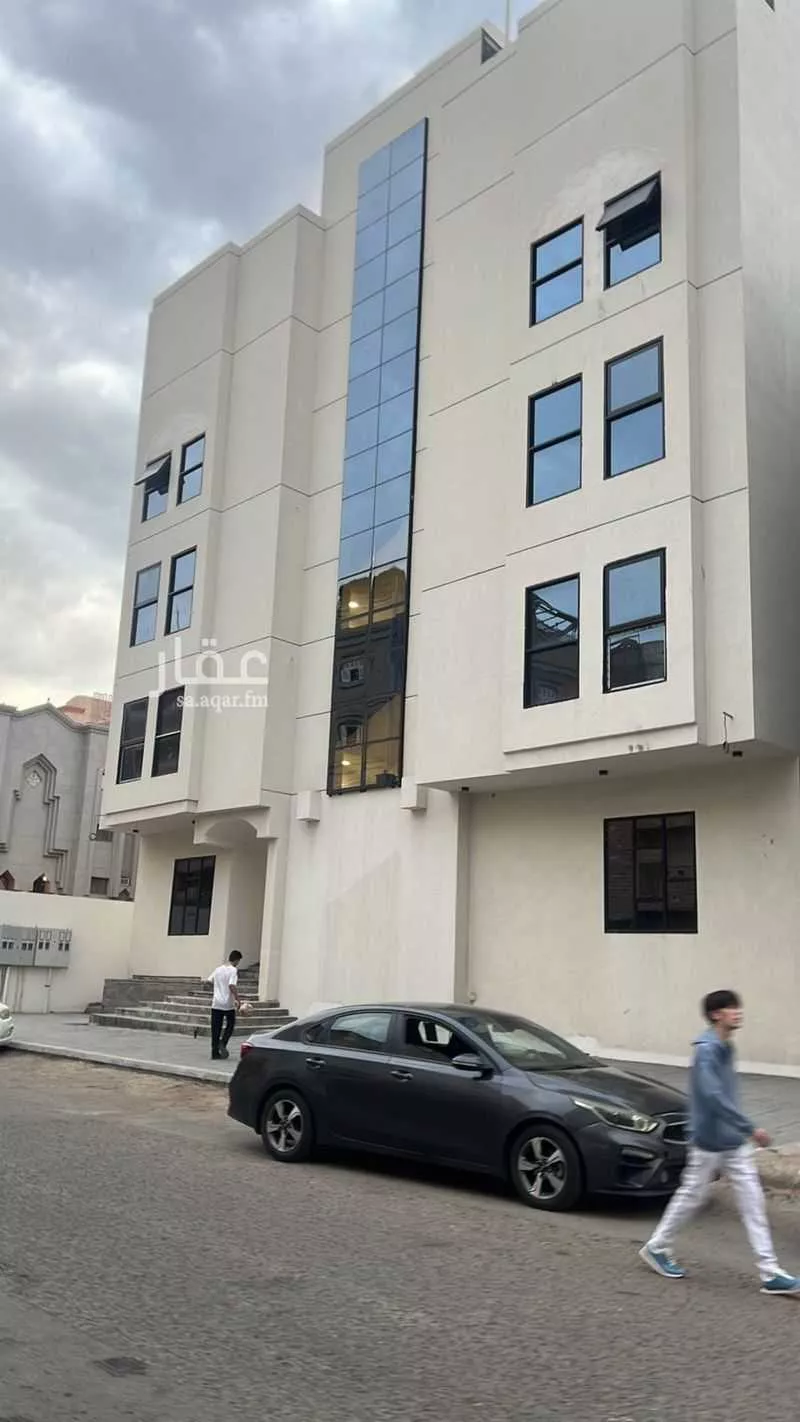 483 sqm building in Al Fath 4