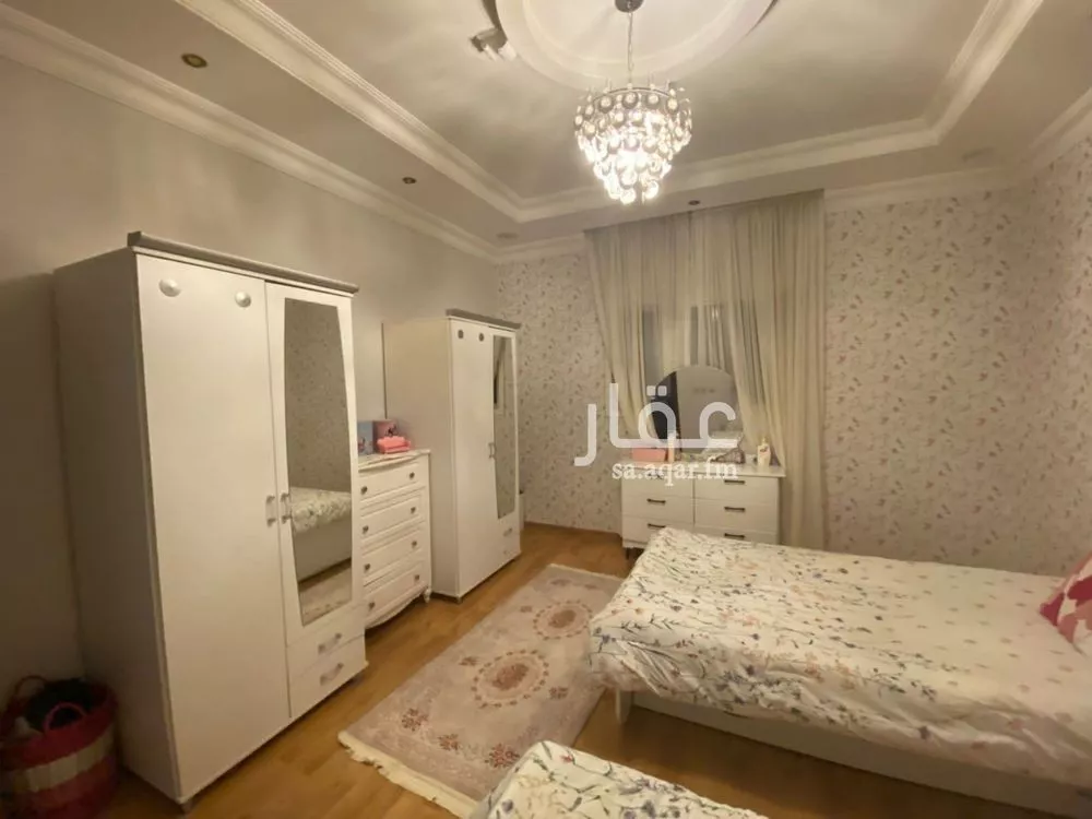 10 bedroom villa in Irqah 3