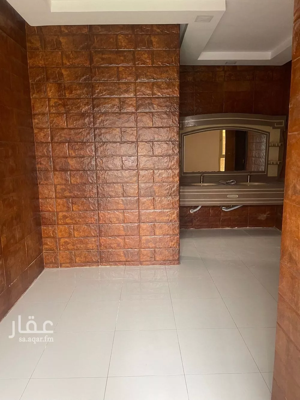 فيلا 8 غرف في ضاحية الملك فهد 4