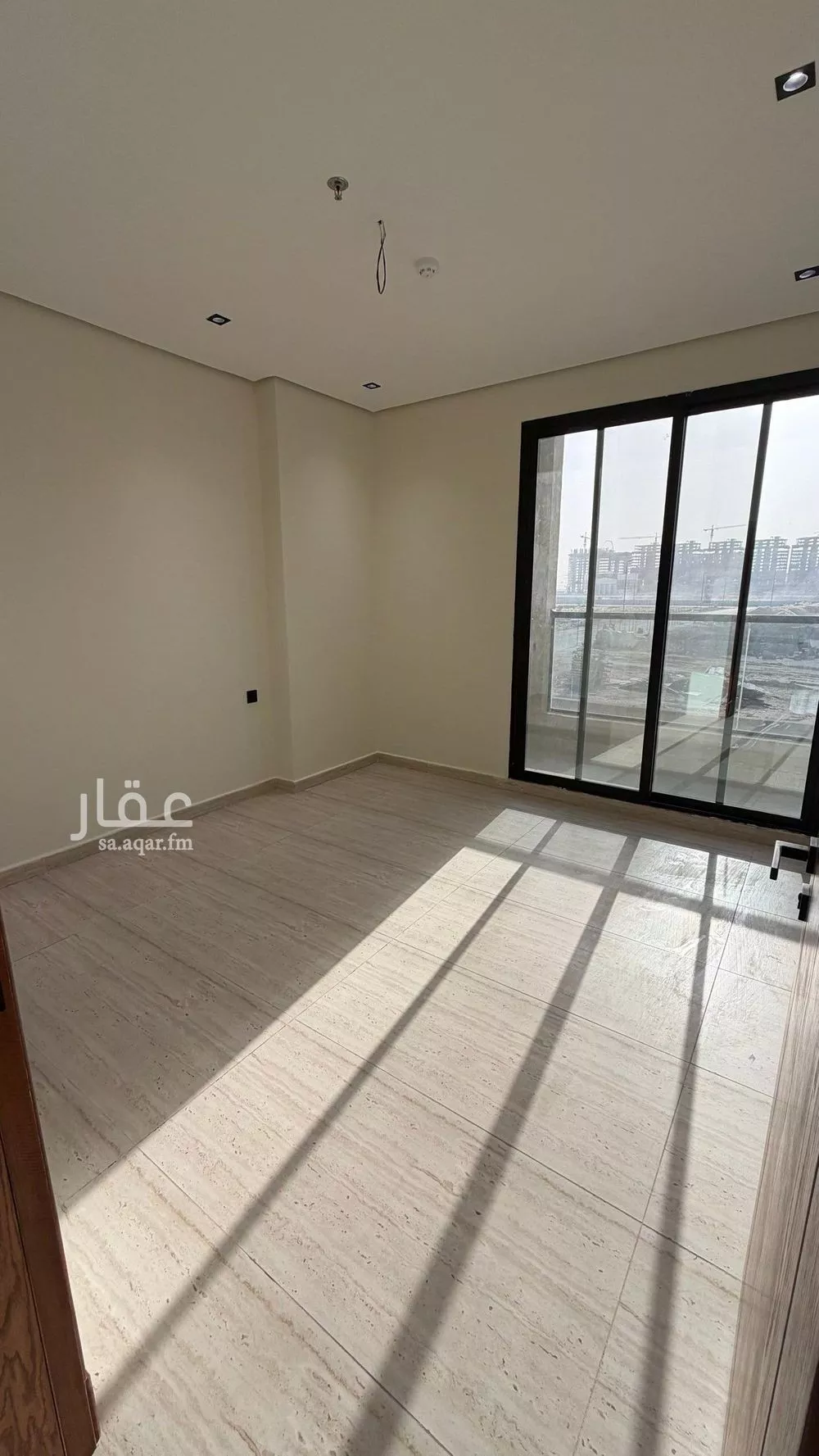 شقة 5 غرف في ضاحية الملك فهد 3