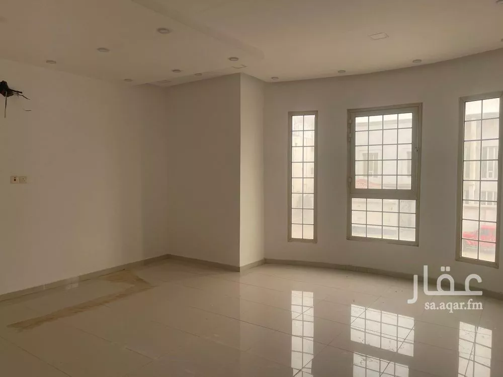 فيلا 8 غرف في ضاحية الملك فهد 5