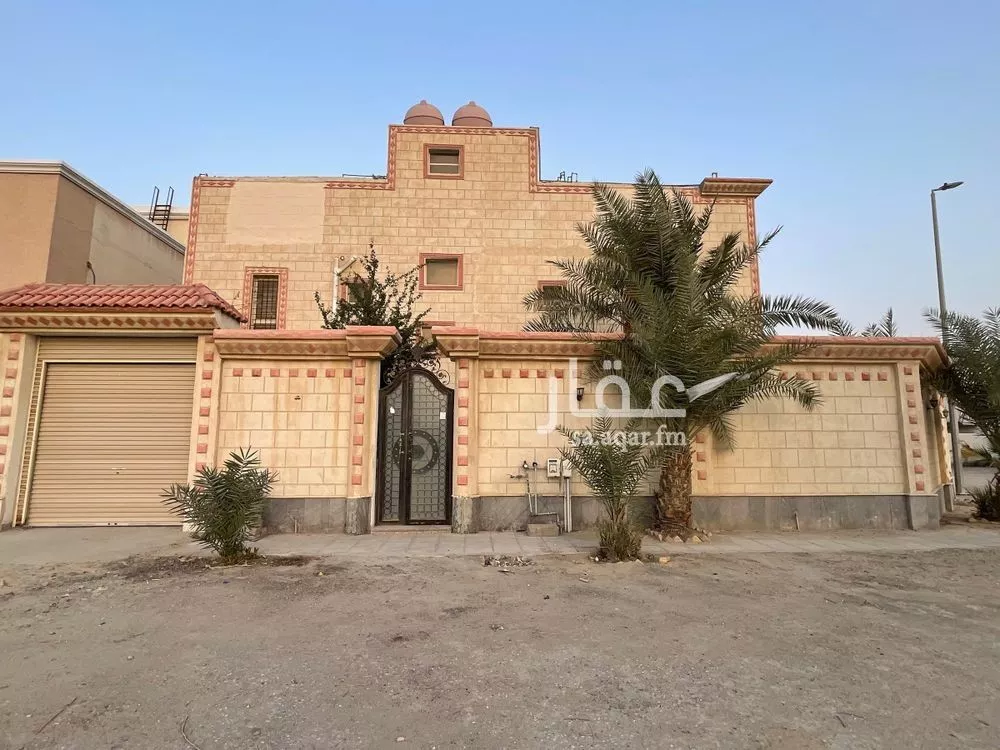 فيلا 8 غرف في ضاحية الملك فهد 3