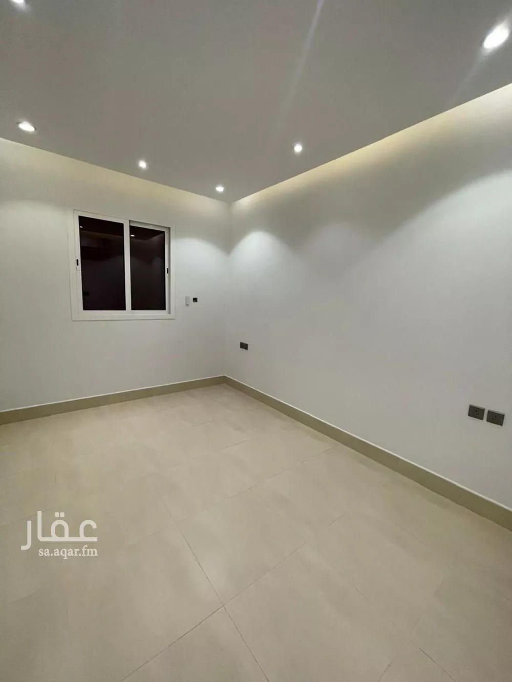 شقة 4 غرف في الملقا 5