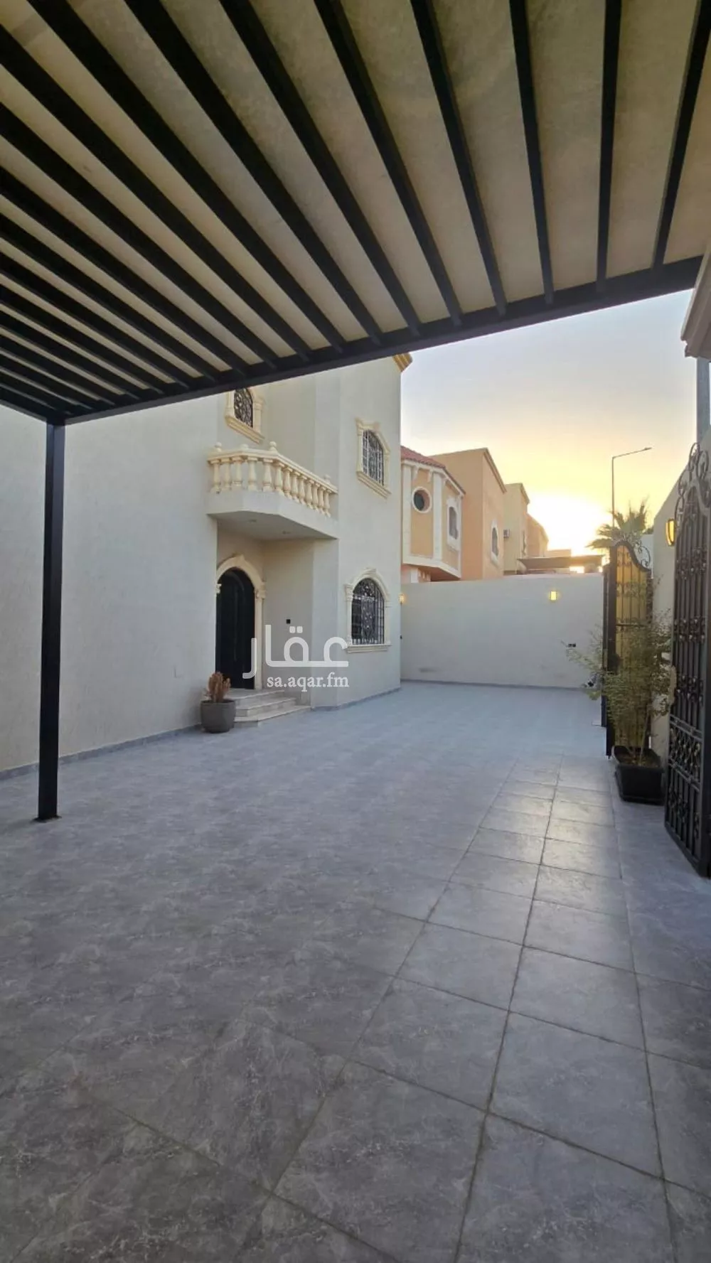 فيلا 10 غرف في العقيق