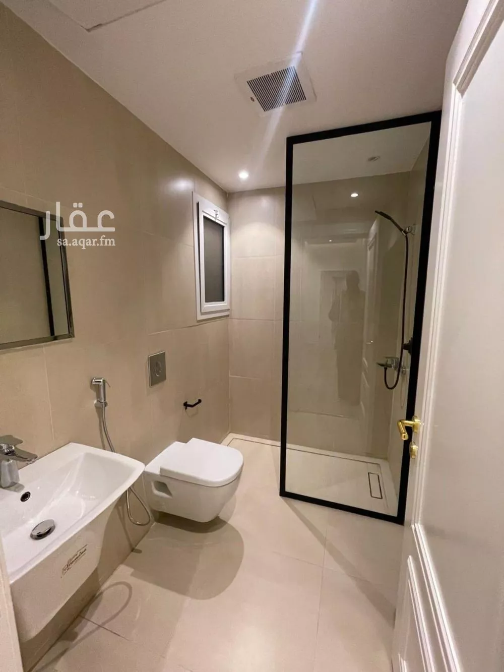 شقة 4 غرف في الملقا 2