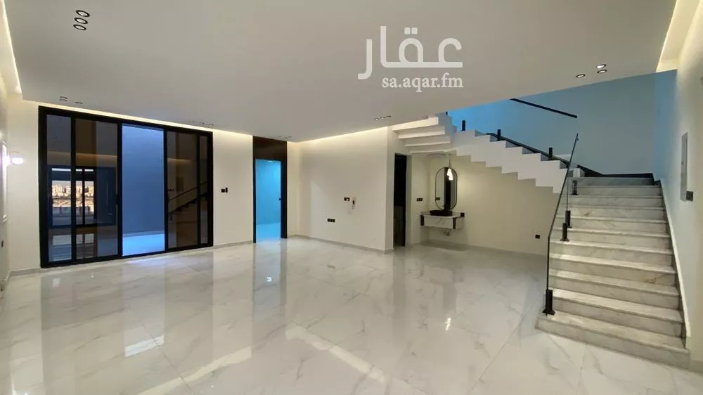 فيلا 7 غرف في العقيق 5