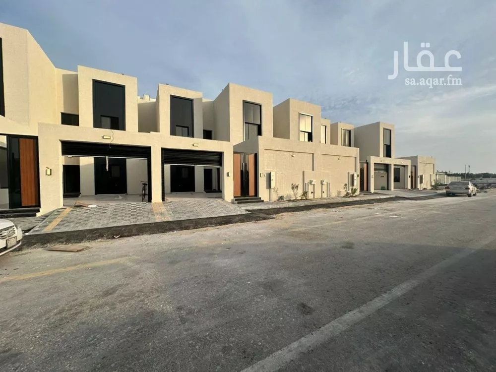 فيلا 7 غرف في الامواج 4