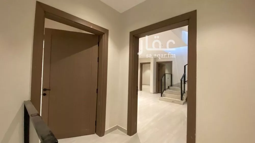 شقة 4 غرف في الامواج 1