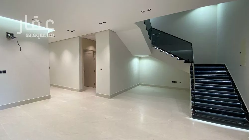 6 bedroom villa in Al Amwaj 4