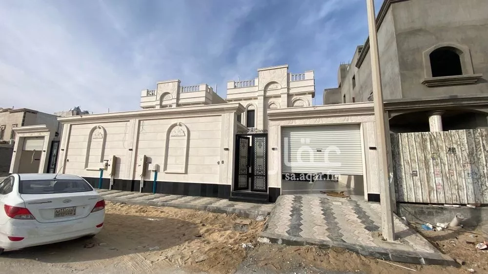 فيلا 7 غرف في الامواج 2