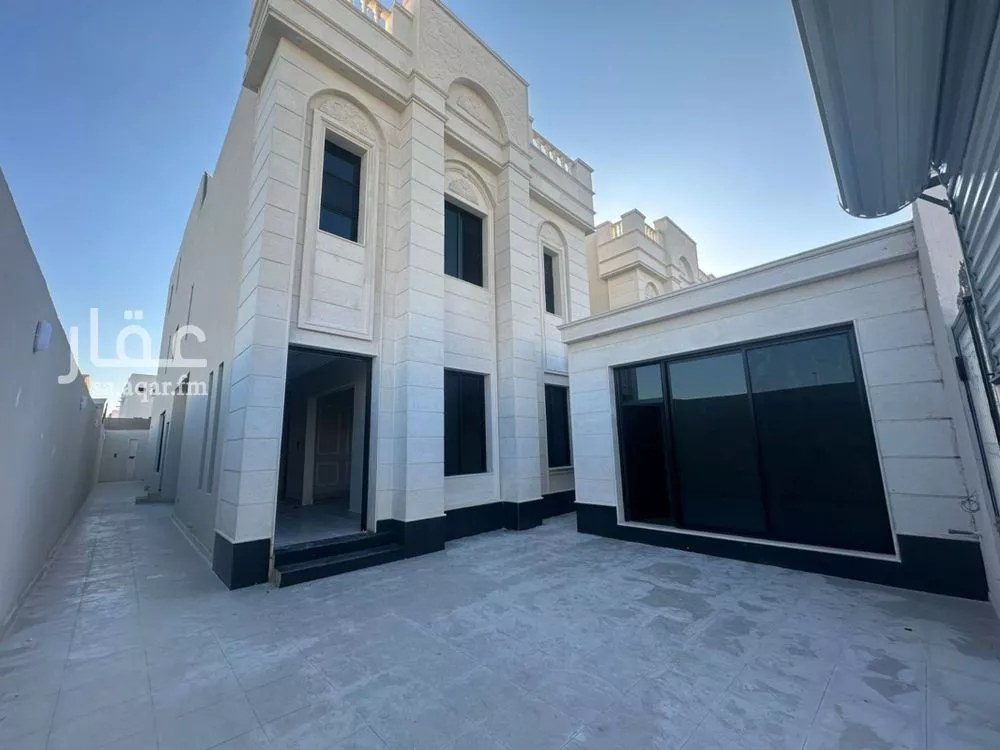 فيلا 7 غرف في الشراع 5