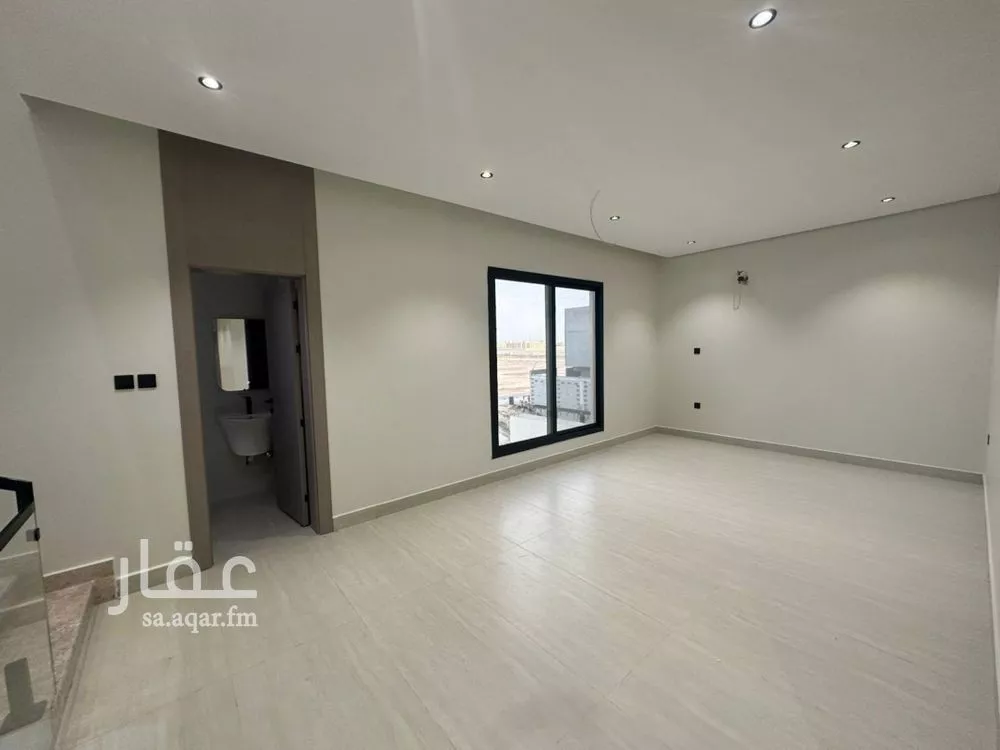 فيلا 7 غرف في الامواج 2