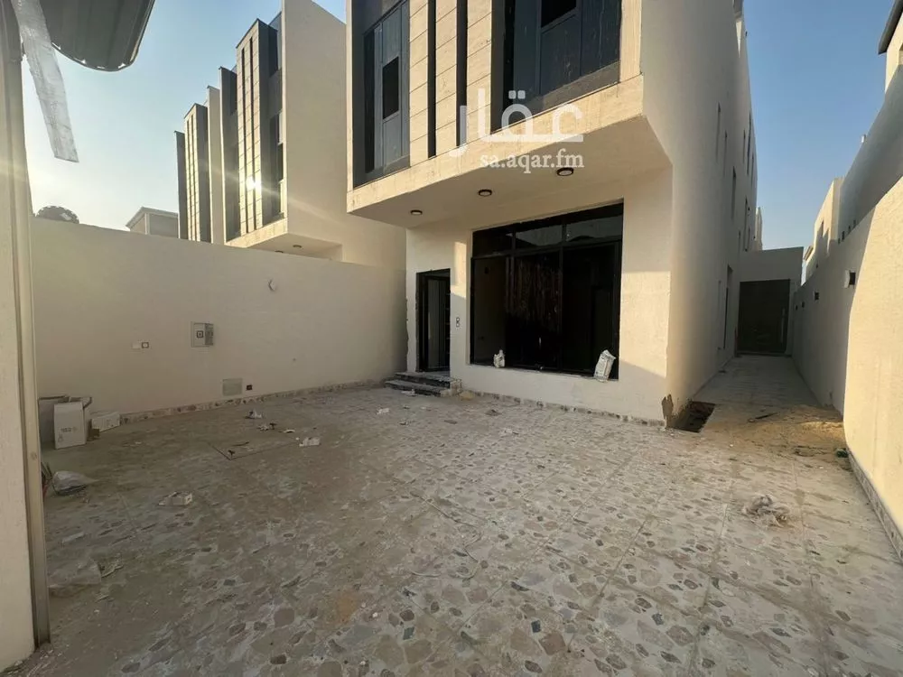 7 bedroom villa in Al Amwaj 5