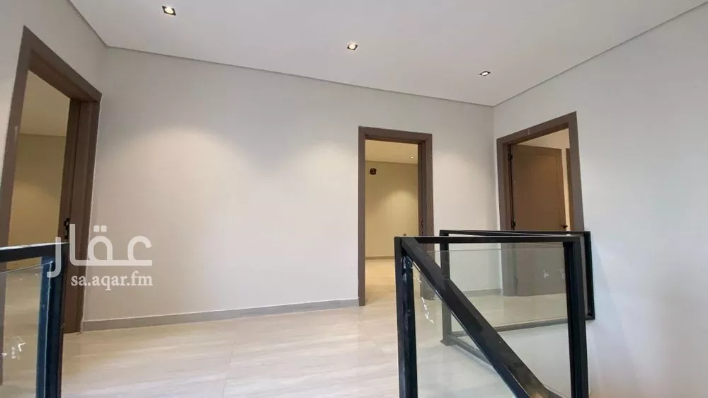 شقة 4 غرف في الامواج 2