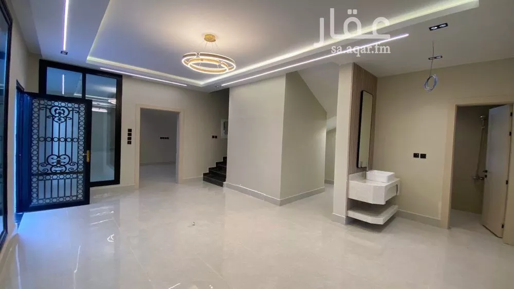 فيلا 7 غرف في الامواج 5