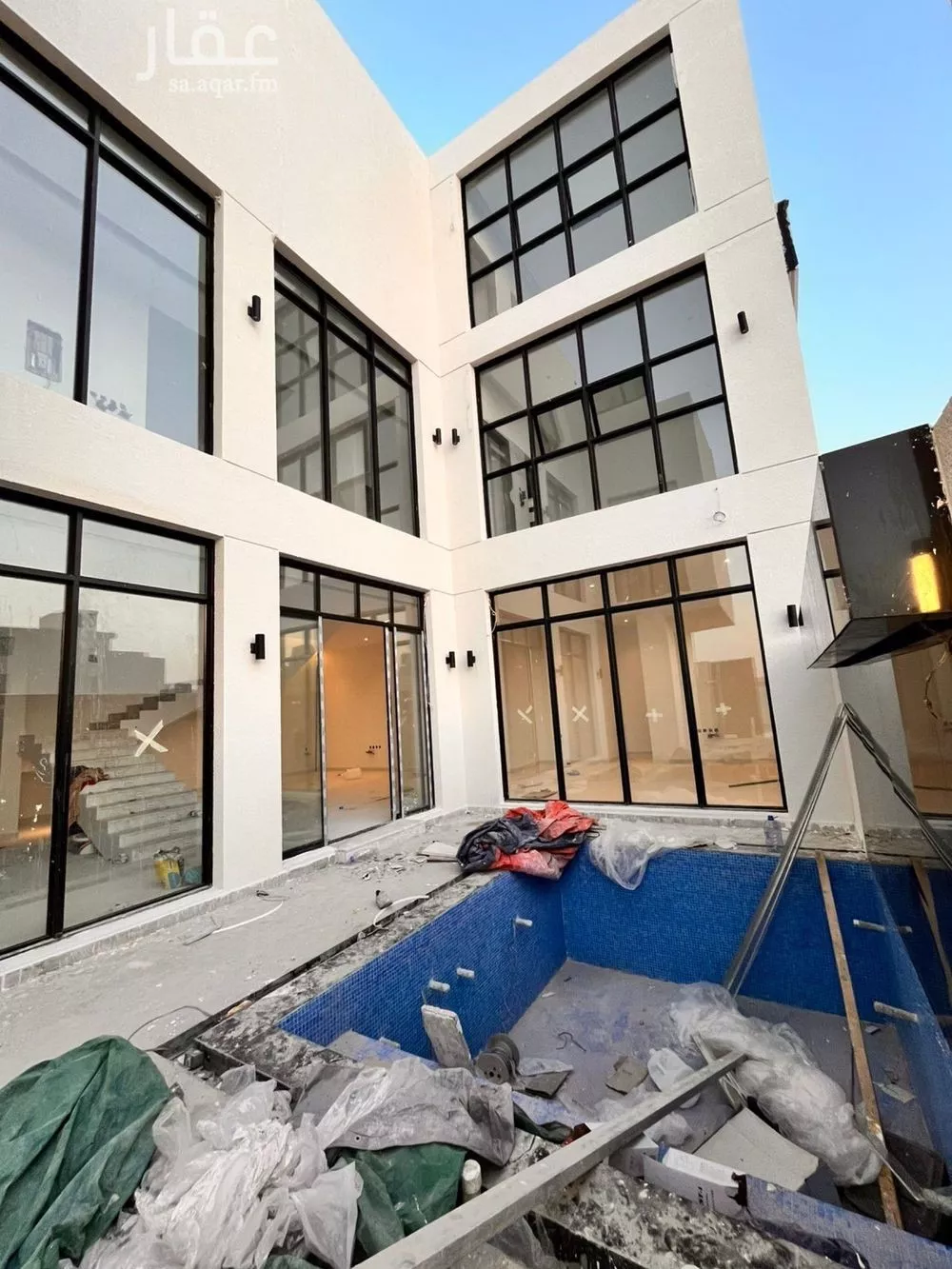 فيلا 4 غرف في المهدية 5