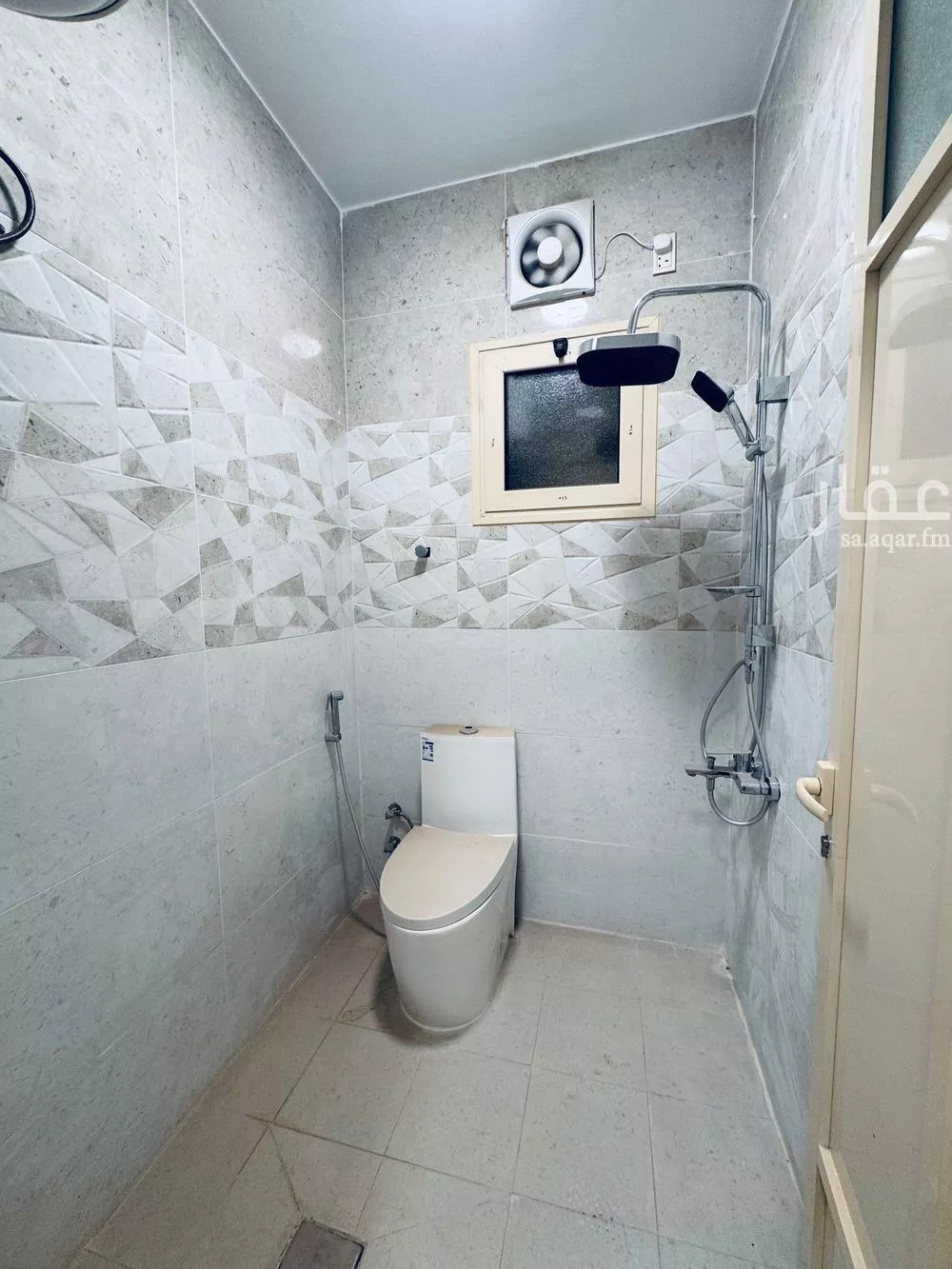 شقة 3 غرف في الروضة 3