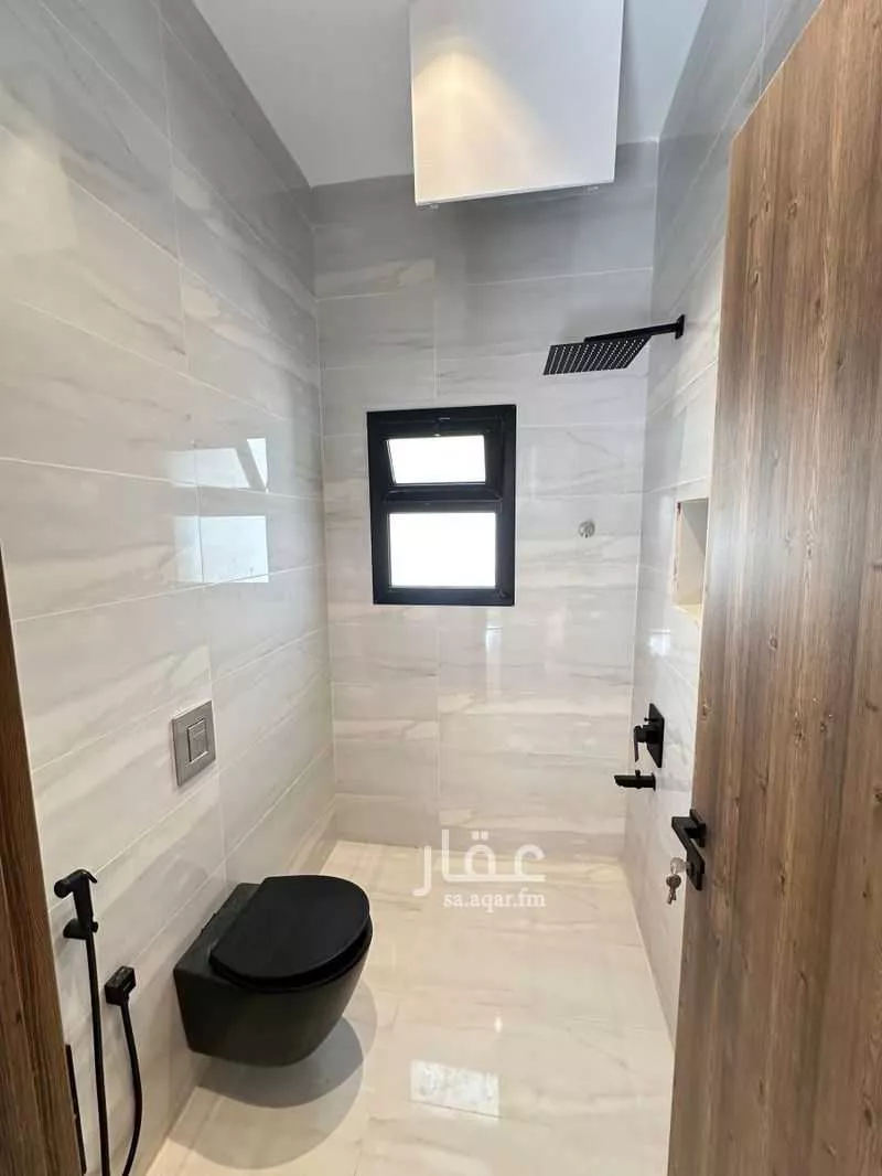 فيلا 8 غرف في الشرق 3