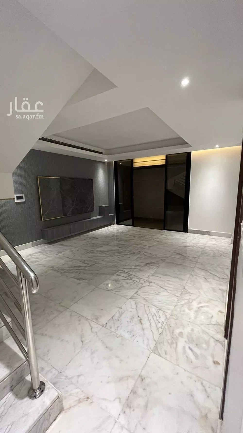 5 bedroom villa in Al Aridh 3