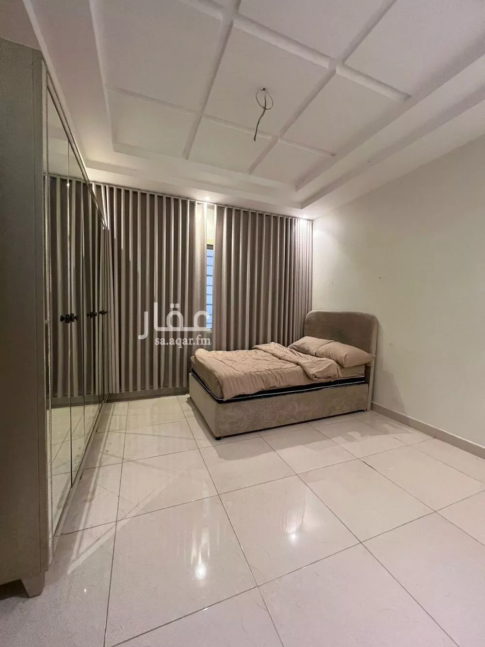 شقة 4 غرف في الواحة 5